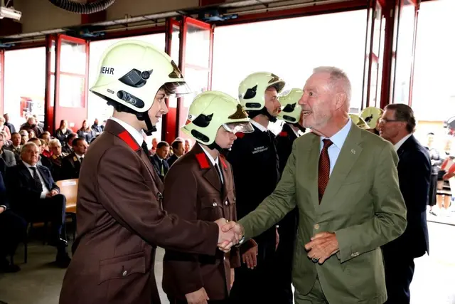 Ehrengäste: Bürgermeister Klaus Schneeberger und Blaulichtstadtrat Franz Piribauer. | Foto: Presseteam FF Wr. Neustadt