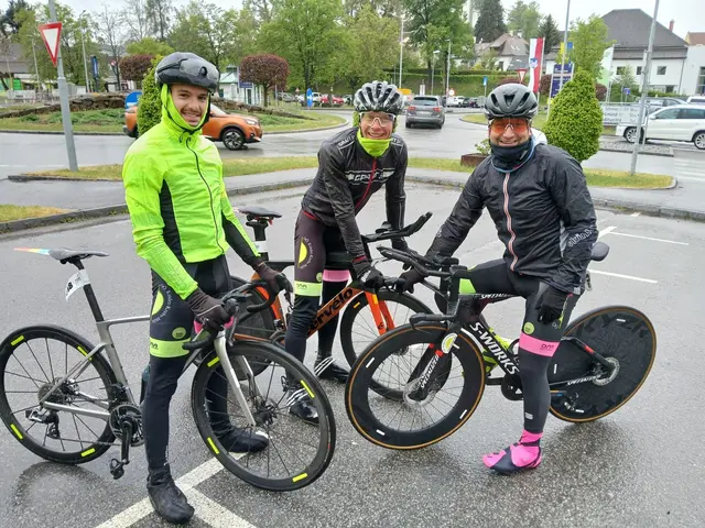 Thomas Kronsteiner (RC Phyrn Priel) und Bernhard Lanz (LG Kirchdorf) und Andreas Riedl (v.li.). | Foto: Lanz