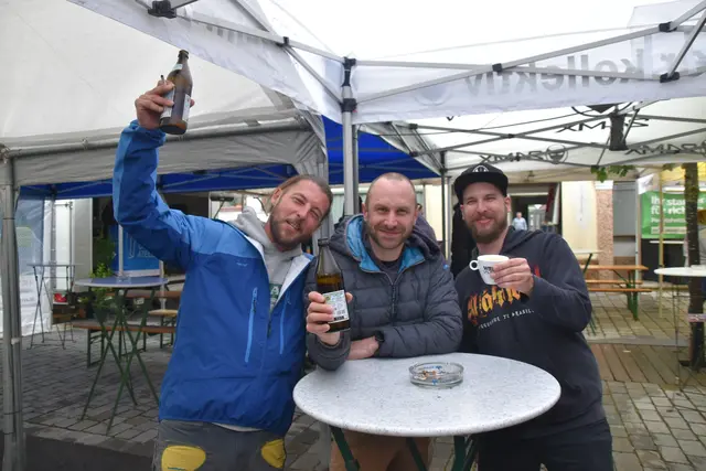 Mathias Helm, Gerald Kern und Thomas Hesselberger in Partylaune amüsierten sich prächtig beim fünften Gassl-Fest in Purgstall an der Erlauf.