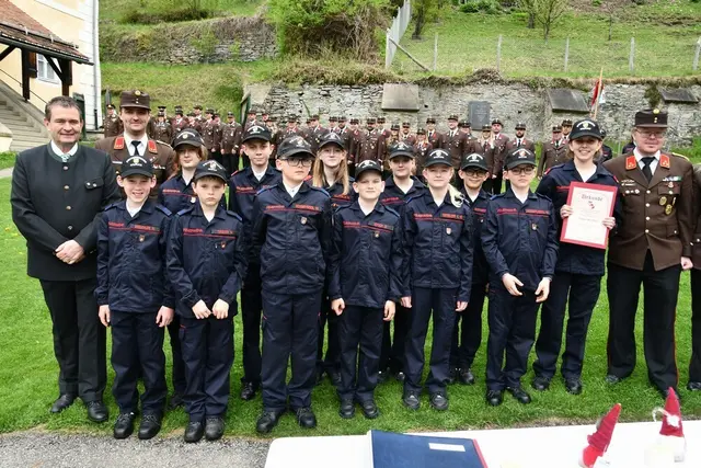 Kinder und Jugendliche können beispielsweise bei der Feuerwehr "schnuppern".  | Foto: Anita Galler