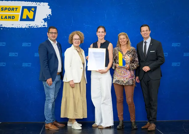 v.li.n.re.: Landtagsabgeordneter Philipp Gerstenmayer, Bildungslandesrätin Christiane Teschl-Hofmeister, Marianne Schütz, Birgit Hoch und Bildungsdirektor Karl Fritthum

 | Foto: NLK Pfeffer