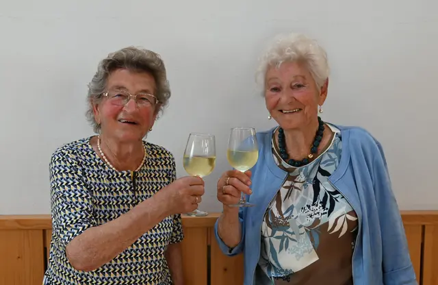 Erna Bruckner und Theresia Lachinger begingen gemeinsam ihren 90. Geburtstag. | Foto: Anton Öhler
