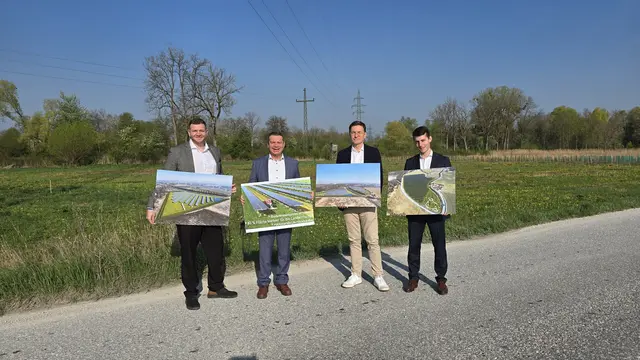 Bürgermeister Thomas Altof und Christian Partoll mit Ferdinand Heilig (Energiepark A26 GmbH) und Dr. Constantin Call (SPS Energy Holding GmbH).
 | Foto: Stadtgemeinde Ansfelden