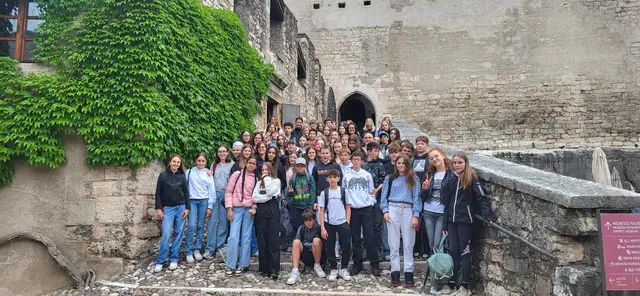 Nach vier Jahren trafen sich die Schüler aus Reutte und Cles zum ersten Mal persönlich. | Foto: Mittel- und Sportmittelschule Königsweg