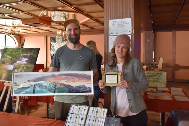 Fotokünstler Gerald Heigl aus Purgstall und Messing-Handwerkerin Elisabeth Wurzenberger aus Randegg präsentierten beim Gassl-Festival des Bunker-Kollektivs ihre Werke.