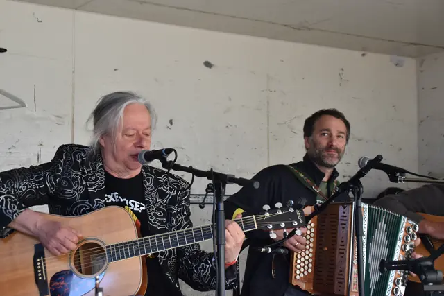 Die original Reinsberger mit Spitzbua Andi spielten beim Gassl-Festival des Bunker-Kollektivs in Purgstall an der Erlauf groß auf.