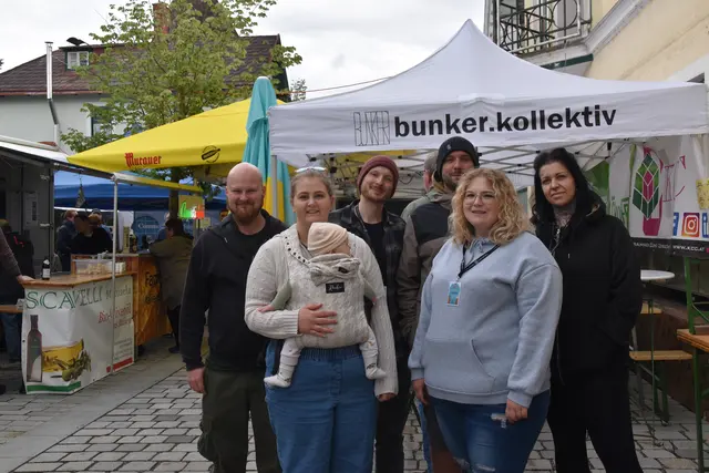 Die wackeren Mitglieder des Bunker-Kollektivs trotzten Wind und Wetter, um ihr fünftes Gasslfest im Purgstaller Ortszentrum trotz der widrigen Witterungsbedingungen durchzuziehen