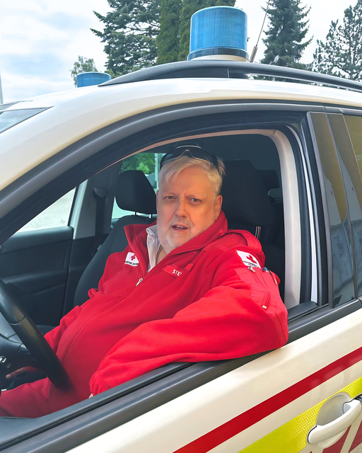 Stefan Sulzer engagiert sich freiwillig im Fahrdienst des Roten Kreuzes. | Foto: ÖRK/LV OÖ/BST VB