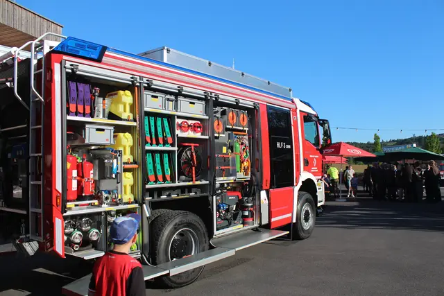 Die Freiwillige Feuerwehr St. Nikolai im Sausal präsentierte stolz ihr neues HLF 3/3000 – ein Meilenstein, ermöglicht durch großen Einsatz und starke Unterstützung aus der Bevölkerung. | Foto: FF