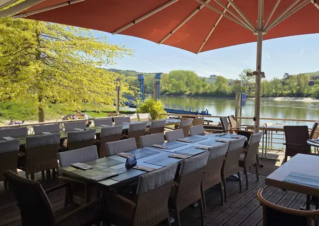 Gäste des donau.hofs in Ottensheim loben vor allem die Lage am Wasser, die große Terrasse und die mediterrane Atmosphäre. | Foto: donau.hof