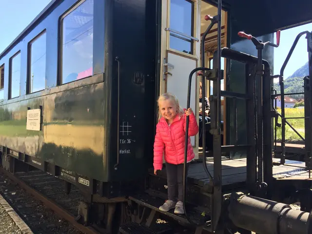 Valentina genoss schon vor ca. 12 Jahren eine Fahrt mit dem Rosentaler Nostalgiezug - schicken auch Sie uns Ihre schönsten Erinnerungsfotos der letzten 30 Jahre.  | Foto: Privat