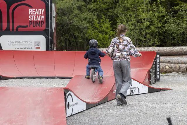 Mit dem Laufrad wurde der Pumptrack schon von den Kleisten getestet. | Foto: Ehrwalder Wettersteinbahnen