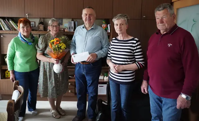 Aloisia Pabisch, Anita Muthsam und Erwin Jarosch mit dem Jubelpaar Maria und Franz Eipeltauer | Foto: NÖ Senioren