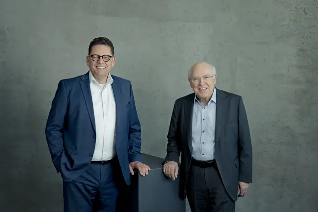 Staffelübergabe: Helmut List (rechts) übergibt die operative Führung von AVL an Lukas Walter und wechselt in den Aufsichtsrat