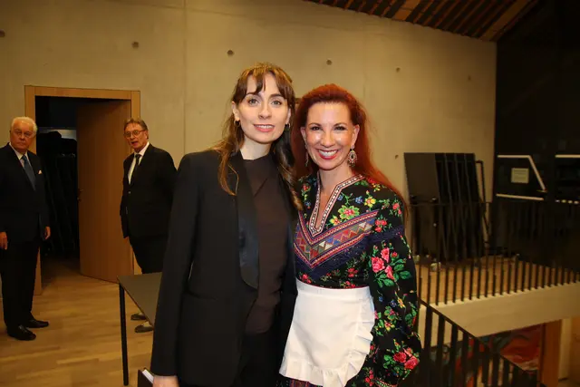 Leopoldi-Lieder interpretierten Silke Stein und Prisca Buchholtz.