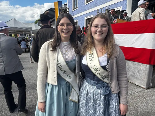 Mostprinzessinnen Johanna Stöckl und Lisa Rettensteiner.