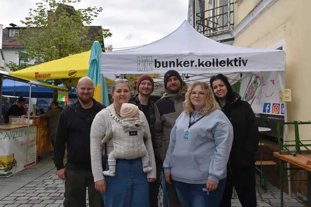 Die wackeren Mitglieder des Bunker-Kollektivs trotzten Wind und Wetter, um ihr fünftes Gasslfest im Purgstaller Ortszentrum trotz der widrigen Witterungsbedingungen durchzuziehen