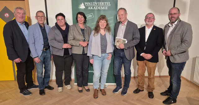 Ernst Wurz, Johann Müllner, Sandra Warnung, Maria Forstner, Teresa Distelberger, Josef Wallenberger, Friedrich Polleroß und Thomas Arthaber (v.l.). | Foto: Dorferneuerung Neupölla