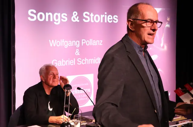 Einst machten sie gemeinsam die Matura, diesmal kündigte Peter Nöhrer seinen Mitschüler Wolfgang Pollanz an | Foto: Gerhard Langmann