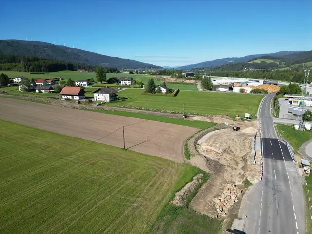 So sieht die Baustelle in der Schwöbing aktuell aus – eine Aufnahme aus der Luft.