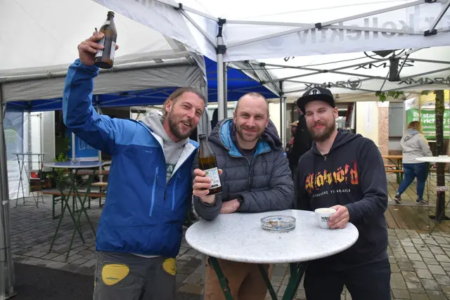Mathias Helm, Gerald Kern und Thomas Hesselberger in Partylaune amüsierten sich prächtig beim fünften Gassl-Fest in Purgstall an der Erlauf.