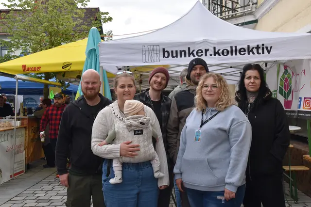 Die wackeren Mitglieder des Bunker-Kollektivs trotzten Wind und Wetter, um ihr fünftes Gasslfest im Purgstaller Ortszentrum trotz der widrigen Witterungsbedingungen durchzuziehen