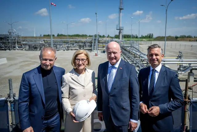  OMV-CEO Alfred Stern, Landeshauptfrau Johanna Mikl-Leitner, Bundeskanzler Christian Stocker und Bundesminister Wolfgang Hattmannsdorfer. | Foto: NLK Pfeffer