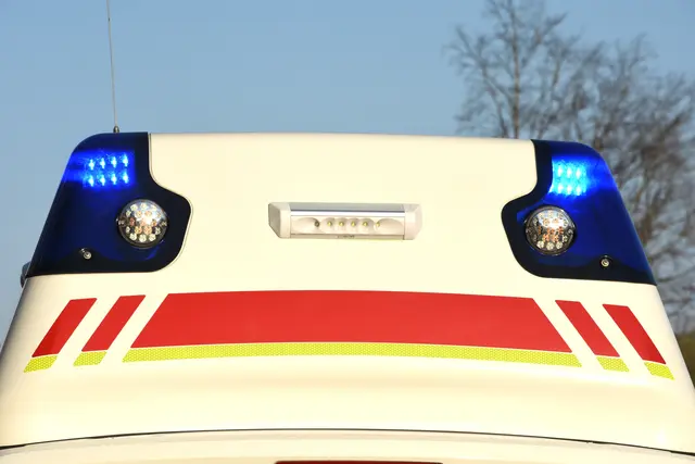 Bei dem Verkehrsunfall erlitt der Jugendliche eine schwere Verletzung und musste von der Rettung in das Klinikum Klagenfurt gebracht werden (Symbolfoto) | Foto: Spitzi-Foto