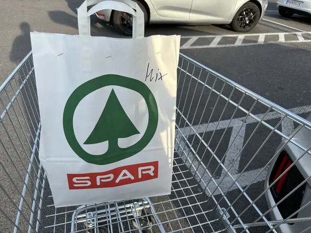 Eurospar, FMZ Mattersburg - Abholung: Beim ersten Sackerl war die Spannung besonders groß, geöffnet wurde es aber erst zu Hause.  | Foto: MeinBezirk/Barbara Babonitsch-Diewald