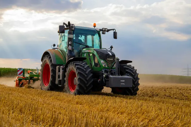 Ein 56-jähriger Österreicher wurde beim vermeintlichen Kauf eines Traktors im Internet Opfer eines Betrugs und verlor dabei einen hohen Geldbetrag. | Foto: pexels (Symbolbild)