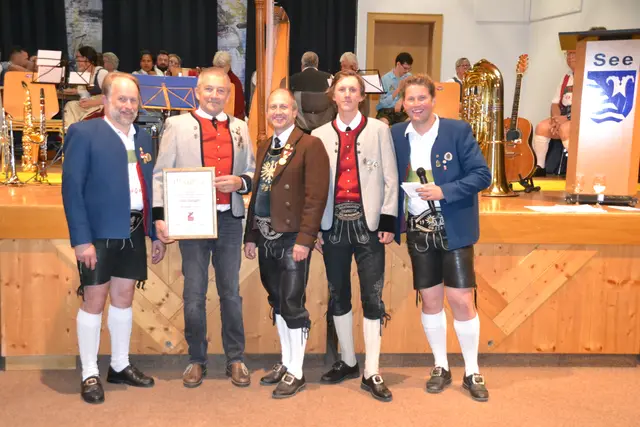 Seit 40 Jahren mit dem Trachtenverein verbunden. | Foto: Trachtenverband Oberland mit Außerfern