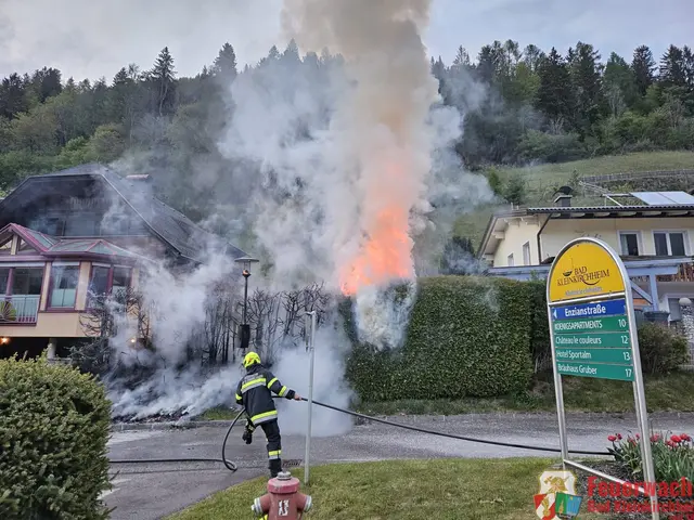 Ein weiteres Ausbreiten der Flammen konnte durch das schnelle Eingreifen erfolgreich verhindert werden. | Foto: Freiwillige Feuerwehr Bad Kleinkirchheim