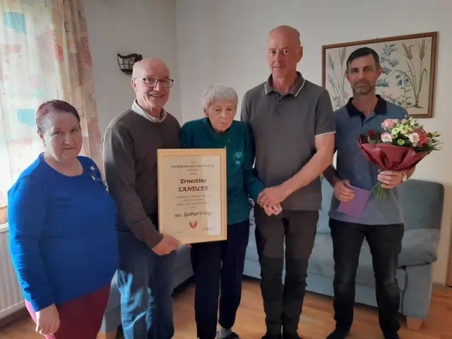  Maria Dringa, BürgermeisterFriedrich Fürst, Ernestine Sandler, Andreas Sandler und Gemeinderat Johannes Eder (v.l.). | Foto: Marktgemeinde Martinsberg