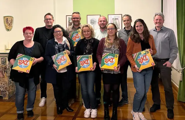 vorne: Martina Wimeder, Christine Scheumüller, Elisabeth Huber, Lisa Hohensinn und Eva Berger.
hinten: Walter Egger, Michael Kühberger, Patrick Lang, Norbert Kühberger und Erwin Stammler. | Foto: Gemeinde Eberschwang