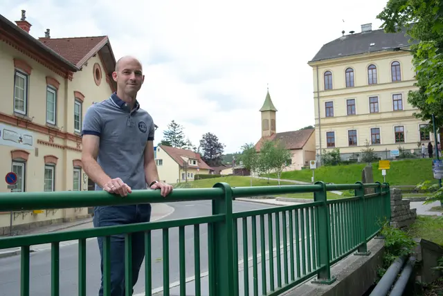 Markus Posch von der Brückenmeisterei Neunkirchen beim Projekt Brücke in Seebenstein. | Foto: Santrucek