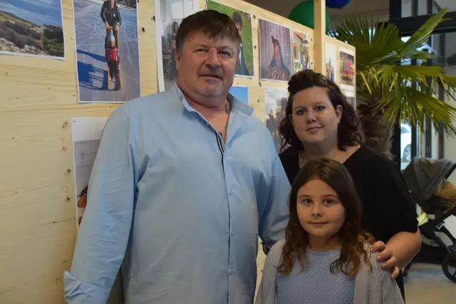 Unternehmer Heinz Unger mit den Töchtern Lea und Tina. | Foto: MeinBezirk/Michael Strini