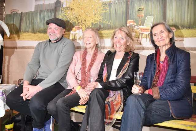 Inspektor Sifkovits und seine "Kopftuchmafia": Thomas Stipsits, Erika Mottl, Erika Deutinger und Linde Prelog präsentieren ihre Filme im Dieselkino. | Foto: MeinBezirk/Michael Strini