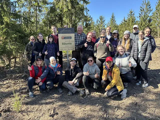 Das Team der Dessertmanufaktur Göttinger pflanzte Anfang April den 100.000 Baum im Rahmen eines waldsetzen.jetzt-Aktionstages. | Foto: waldsetzen.jetzt