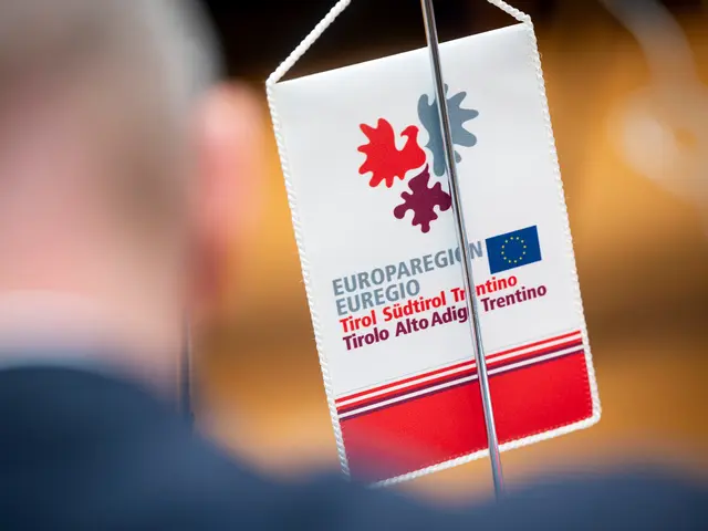 Die Euregio-Schulpartnerschaft ermöglicht Schülerinnen und Schülern grenzüberschreitende Begegnungen und gemeinsame Projekte. Durch den regelmäßigen Austausch entstehen neue Einblicke in Sprache, Kultur und Alltag der drei Regionen Tirol, Südtirol und Trient. | Foto: LPA/Fabio Brucculeri