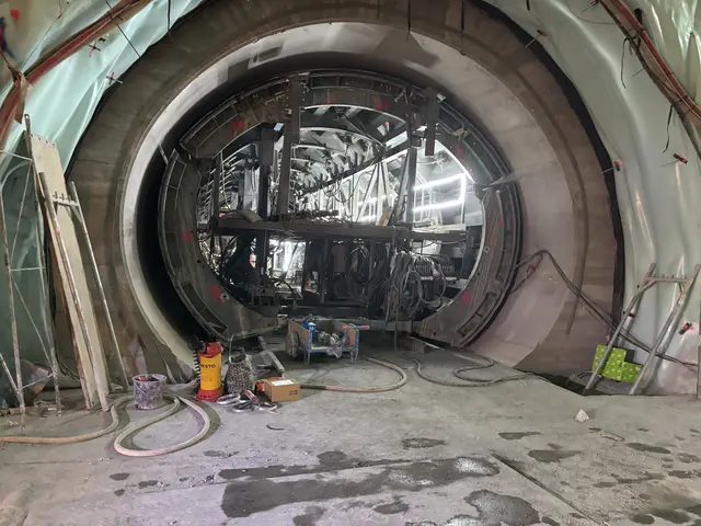 Letzte Arbeiten an der Beton-Innenschale laufen im Abschnitt Gloggnitz und im Bereich der Schächte in der Nothaltestelle im Fröschnitzgraben.