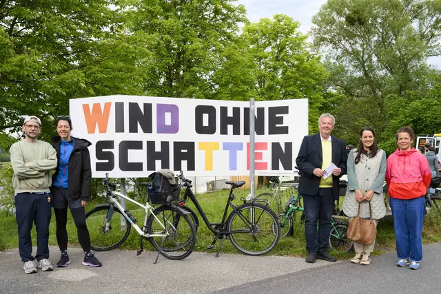 Siggi Hofer, Lisa Ortner-Kreil, Peter Höckner, Vanessa Lanschützer und Juliane Feldhoffer im Windschtten. | Foto: Joanna Pianka