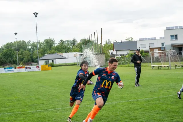 Nach dem Schlusspfiff kannte der Jubel keine Grenzen. | Foto: lukes.Pic/Lukas Baumühlner