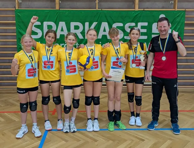 Siegerfoto Vizelandesmeister Rookies Cup mit Coach | Foto: Sport/Mittelschule St. Valentin