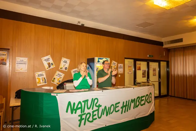 Doris Wiesbauer und Martin Trinkl betreuten die Abendbar für die Erwachsenen. | Foto: cine-motion.at / R. Ivanek