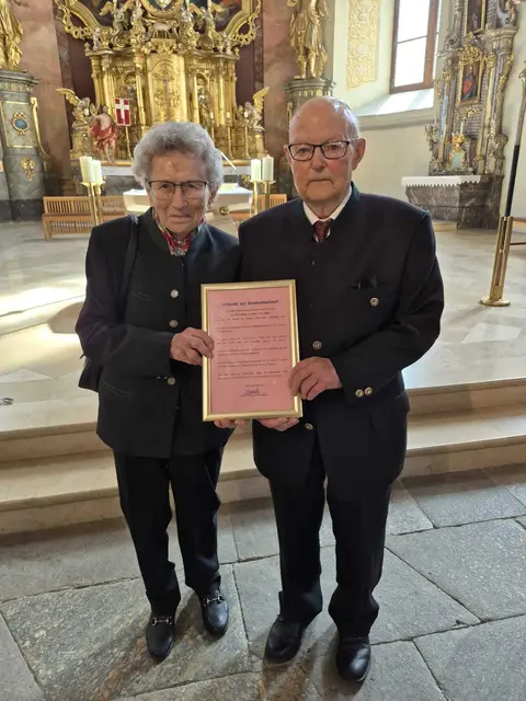 Der Hochzeitssegen wurde ihnen von Pfarrer Deogratias Ntikazohera in der Pfarrkirche Pöllau gespendet. | Foto: Franz Ebner