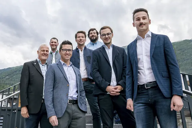 Der Energieausschuss der Gemeinde Sölden rund um Vizebürgermeister Maximilian Riml blickt der Umsetzung des Projekts „Trinkwasserkraftwerk Zone 3“ mit großer Vorfreude entgegen. | Foto: BlackTea Fotografie