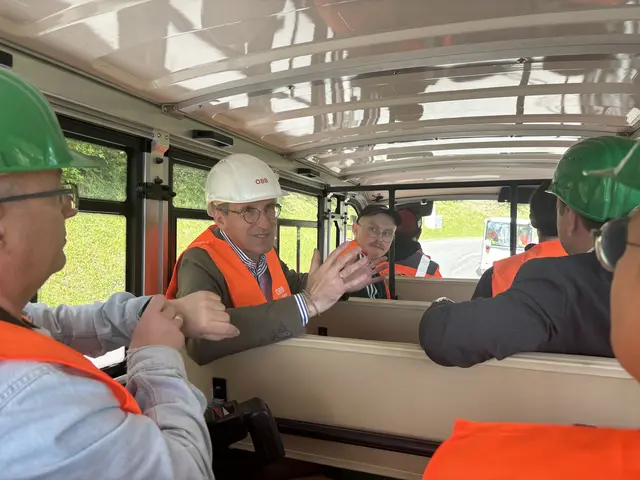 MeinBezirk fuhr gemeinsam mit Gernot Nipitsch im Bus, stellvertretender Projektleiter. 
