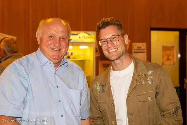 Bürgermeister Ernst Wendl und Moderator Partrick Jurdic (vlnr). | Foto: cine-motion.at / R. Ivanek