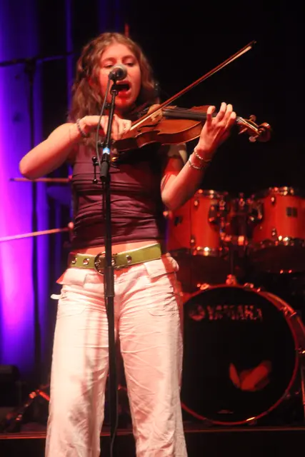 Emma Sadnik sang und spielte auch Bratsche. | Foto: Josef Hofmüller