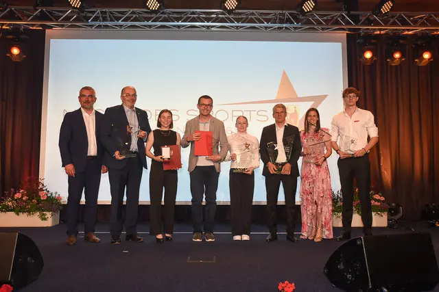 Die Siegerinnen und Sieger: Sportlandesrat Heinrich Dorner, Thomas Linzer (Geschäftsführer Unger Steel Gunners Oberwart), Anna Fuhrmann, Michael Streicher, Charlize Mörz, Didi Kühbauer, Esther Jerson (Schwester von Raphael Pallitsch), Christian Giefing | Foto: Landesmedienservice